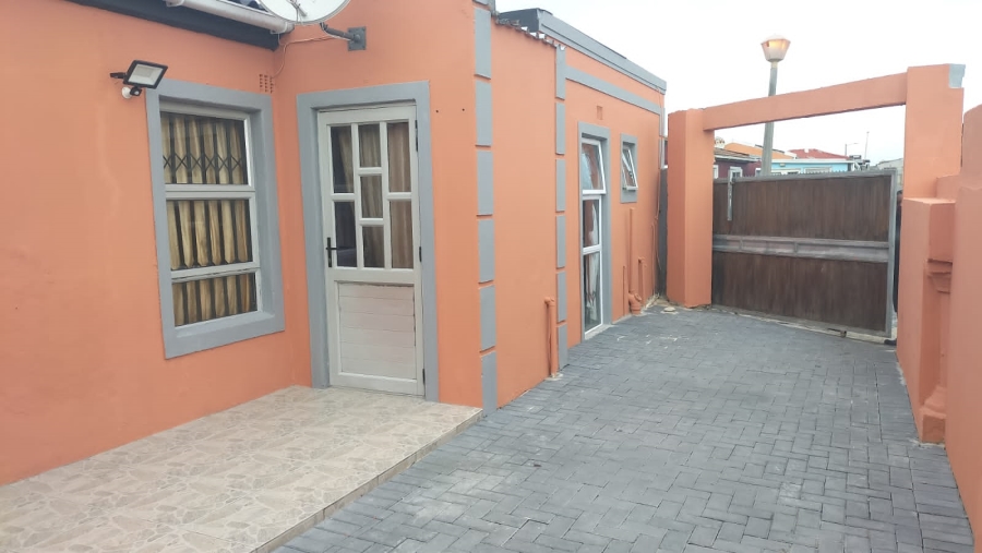 9 Bedroom Property for Sale in Hillcrest Heights Western Cape